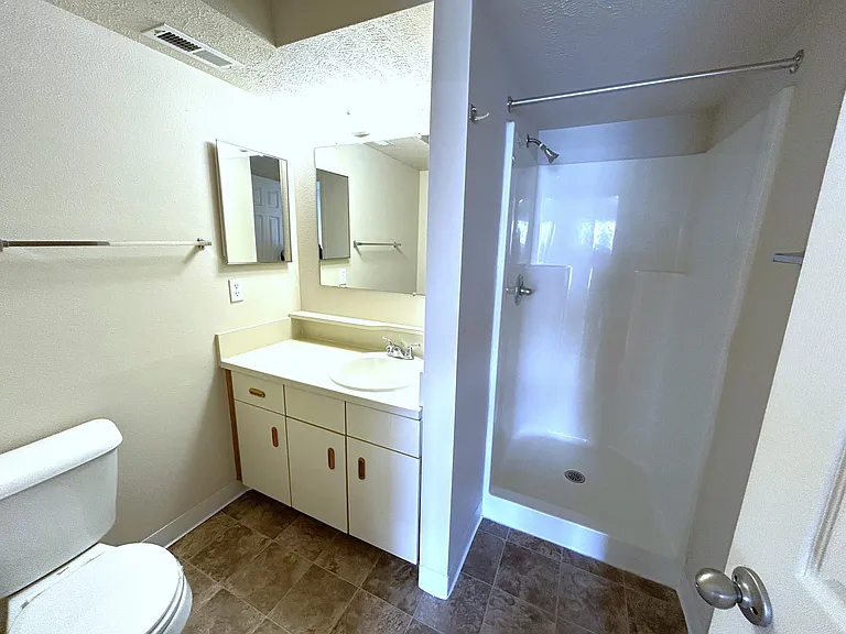 Heatherwood Apartments — Photo 40