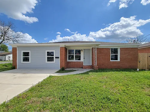 4538 Clover St Photo 1