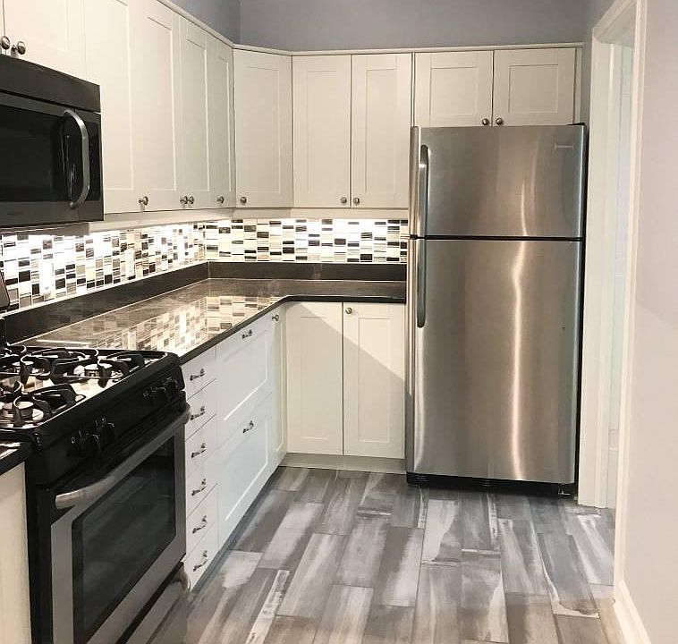 2nd image of 2110 W 1st St #1