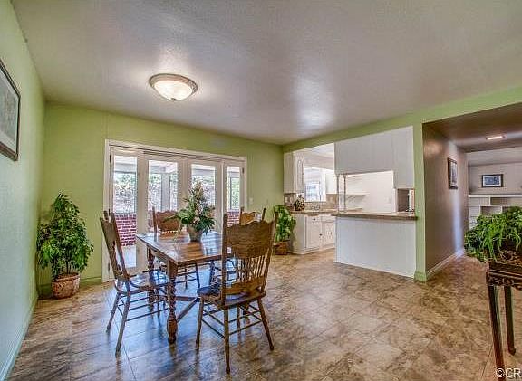 5th image of 1041 N Mariposa Ave