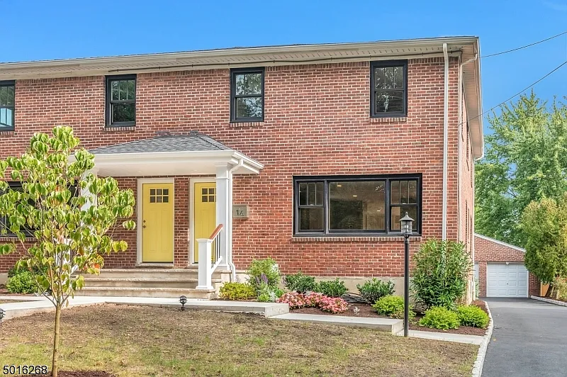 3 bed, 2.5 bath, $4,350 — Photo 2