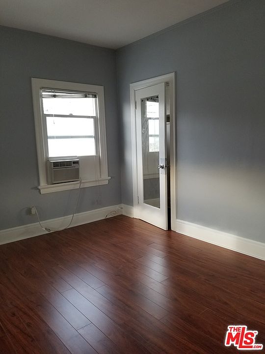 2nd image of 819 S Mariposa Ave