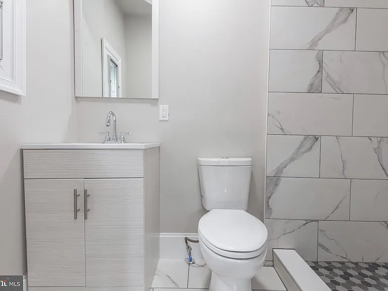 200 Maple St #1 — Photo 11