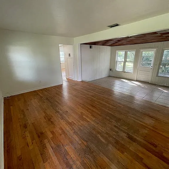 319 22nd St SW — Photo 5