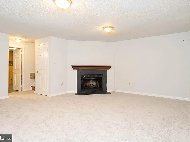 4683 Joanna Ct — Photo 18