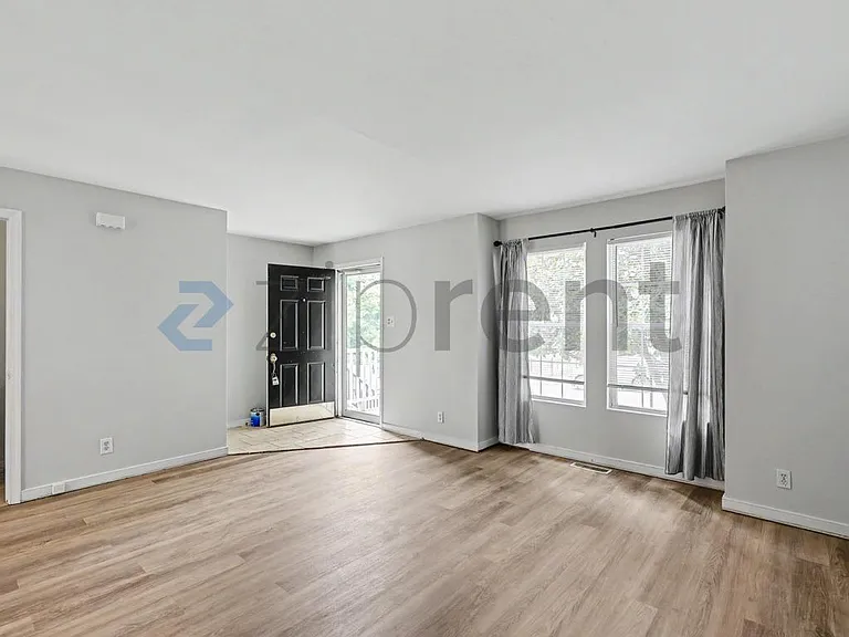 1912 Porter St — Photo 4