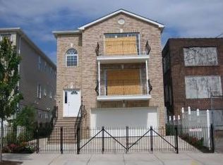 135 S 15th St, Newark, NJ 07107