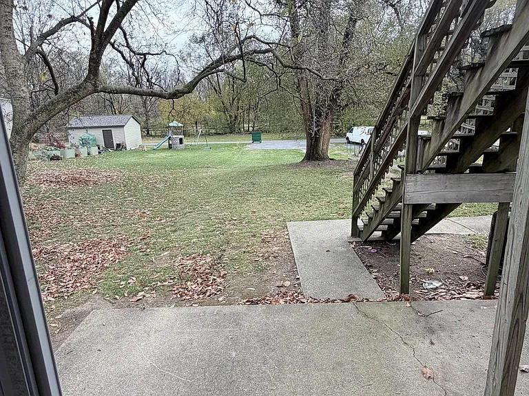 980 Scotland Ave #DOWNSTAIRS — Photo 12
