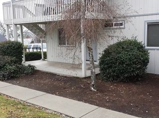 2078 NE Fairview Ave APT A, Grants Pass, OR 97526