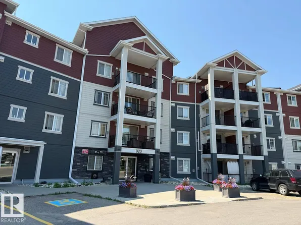 920 156th St NW #104, Edmonton, AB T6R 0N6