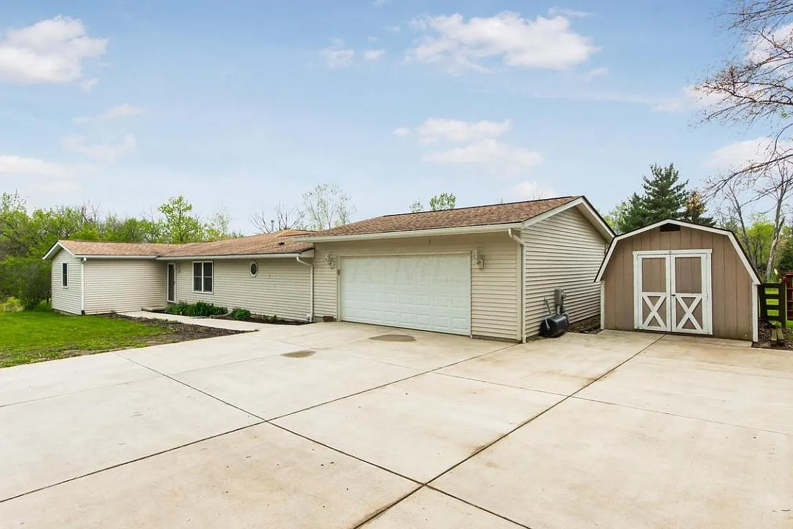 2343 E Orange Rd photo 1