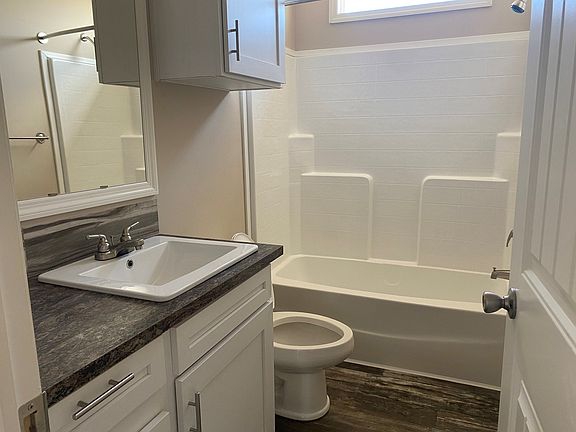 5th image of 3300 Killingsworth Ln #918