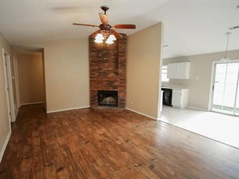 736 W Poplar St — Photo 2