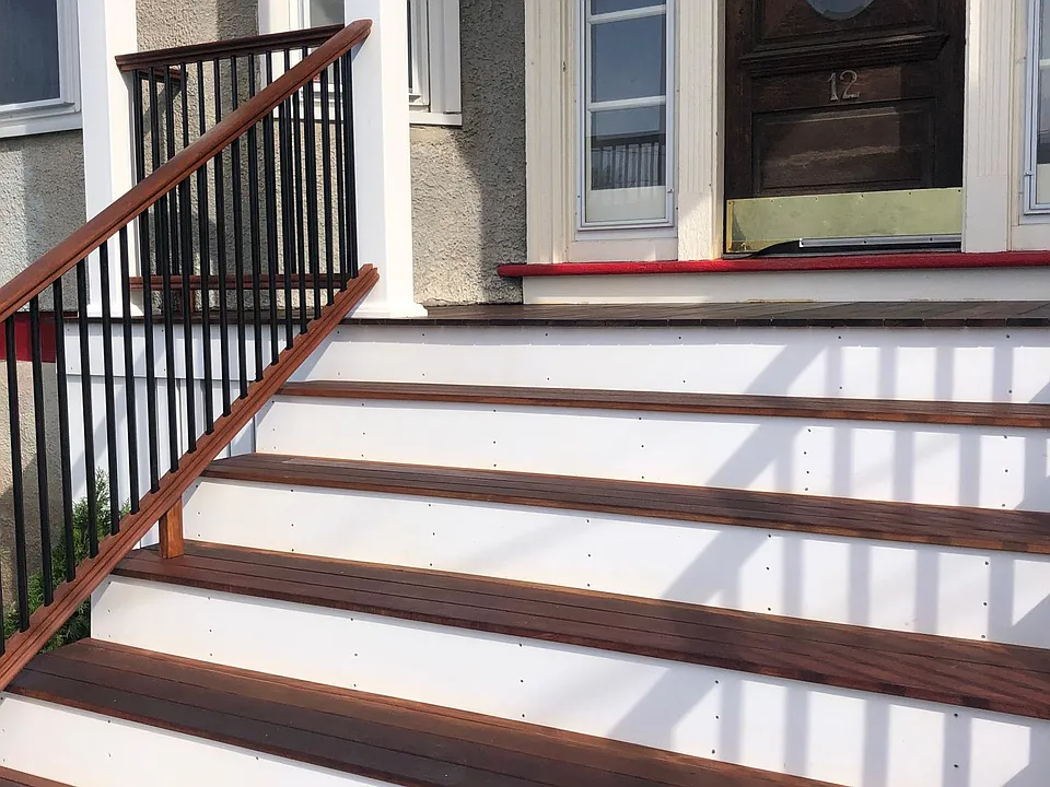 New front entrance just completed. An elegant access that speaks to the quality of the units inside
