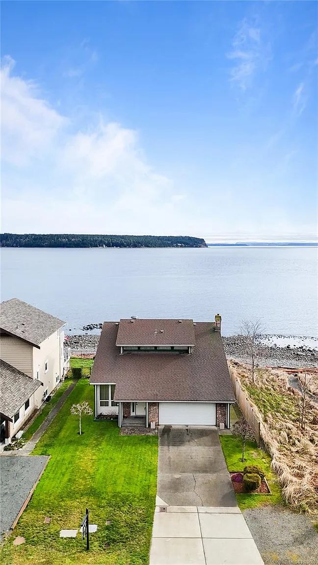 1081 Island Hwy S photo 1