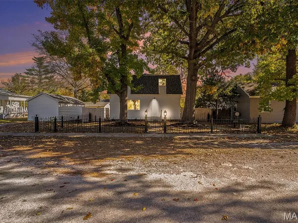 2109 S 3rd St, Fayetteville, IL 62258