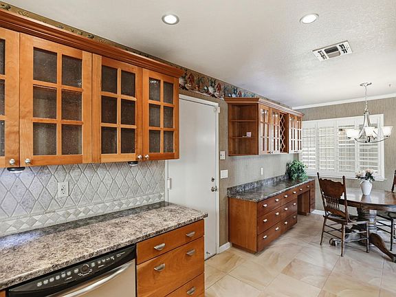 5th image of 7526 Sunfaire Ln