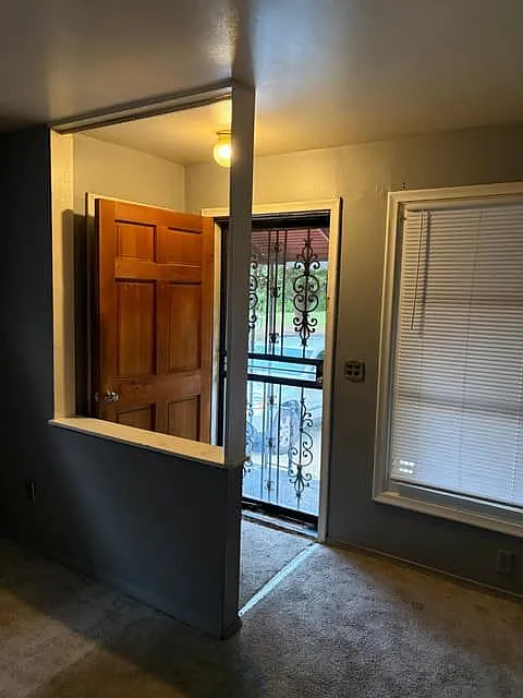 2 bed, 736 sqft, $1,200 — Photo 2