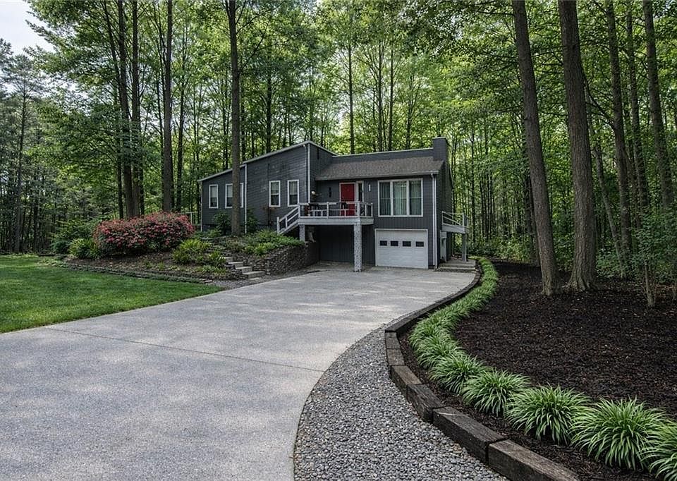 1st image of 3045 Richmond Rd