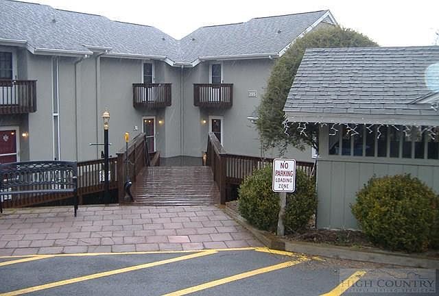 1st image of 395 Skyleaf Dr APT 13