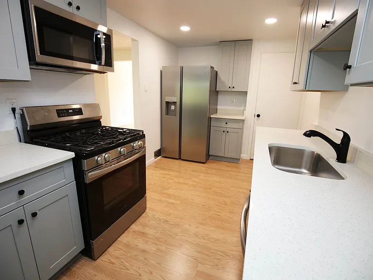 1213 1/2 Monongahela Blvd #2 — Photo 7