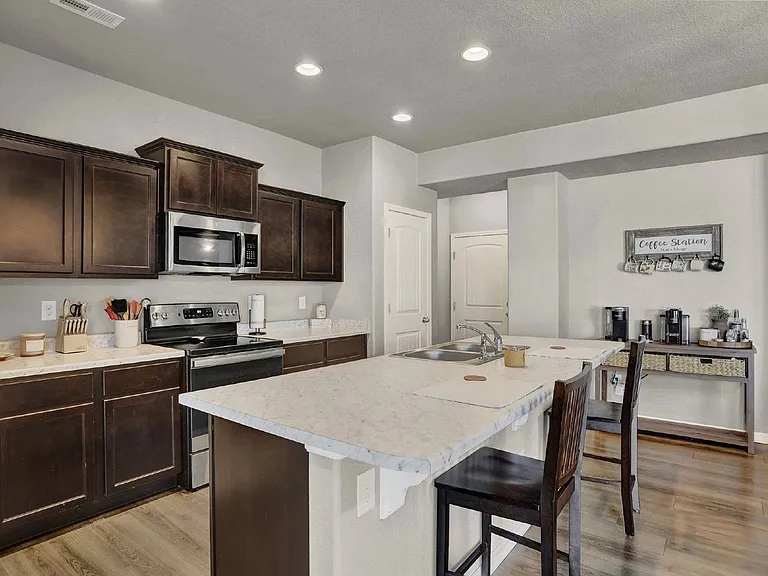 10659 Traders Pkwy — Photo 13