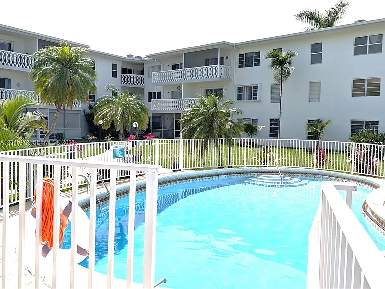 450 Golden Isles Dr #2C — Photo 20