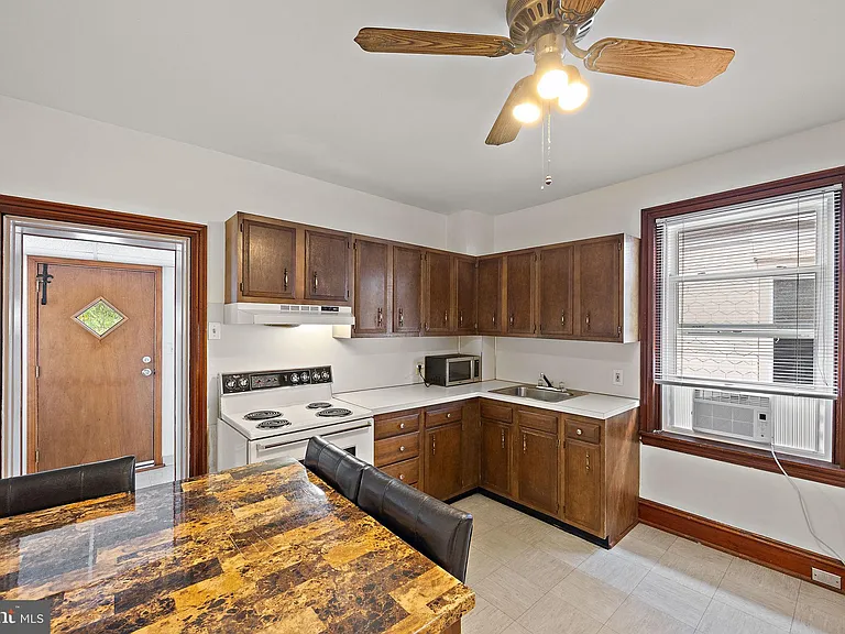 409 W 20th St #2 — Photo 1