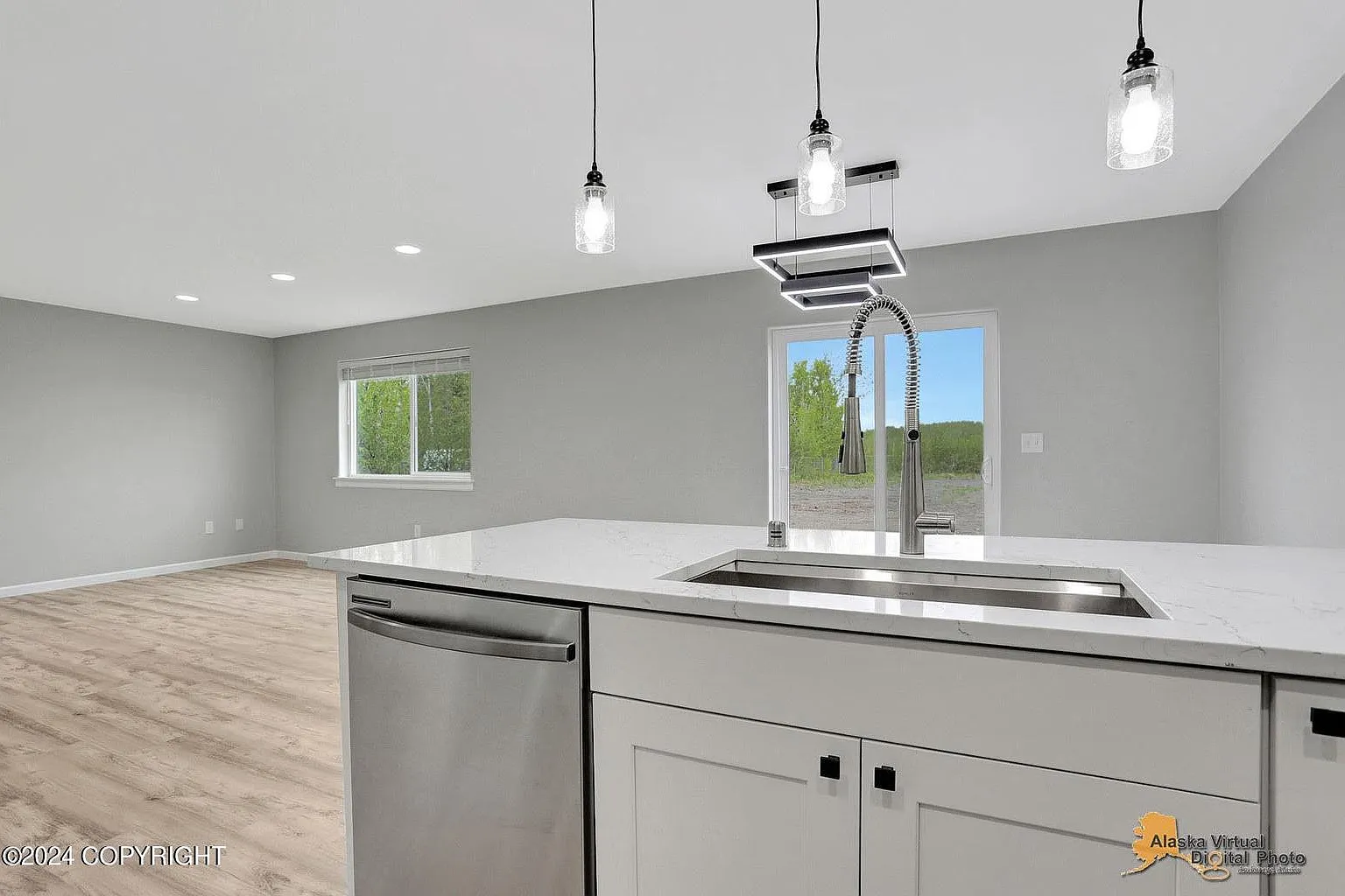 3 bed, 2.5 bath, 1800 sqft, $2,200 — Photo 1