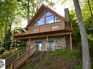 8451 Brettonwood Shrs, Rapid City, MI 49676