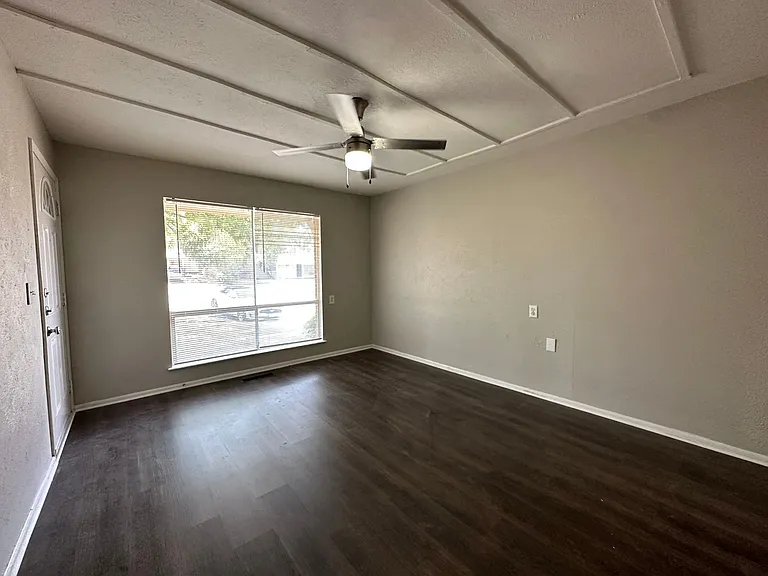 6404 Waynewood Ct — Photo 6
