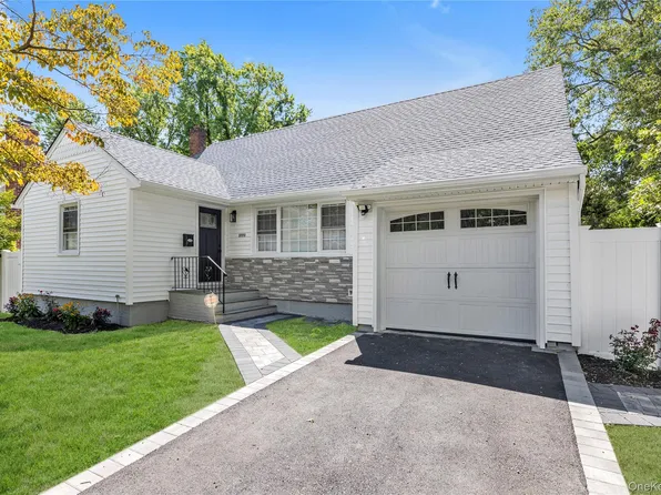 3773 W Arthur Avenue W, Seaford, NY 11783