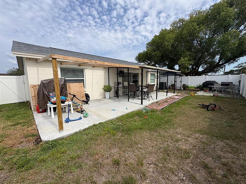 2nd image of 1035 Pine Ridge Cir