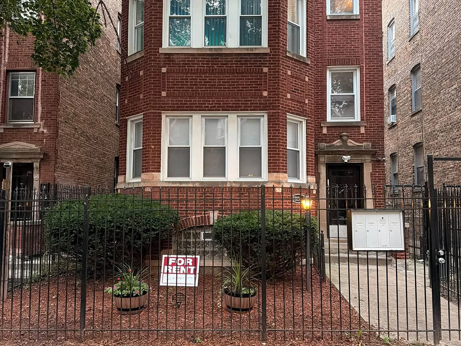 2 bed, 1100 sqft, $1,500 — Photo 1