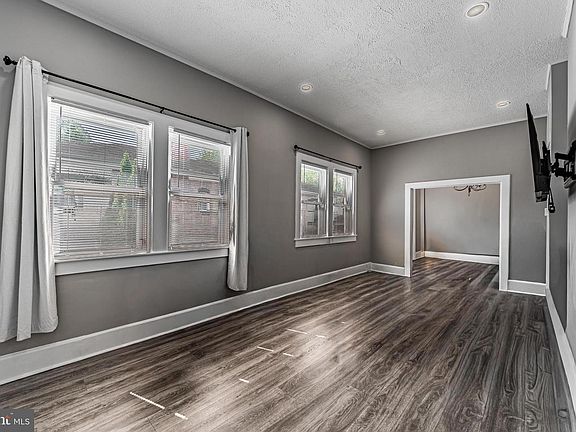 3rd image of 1008 Walnut Ave