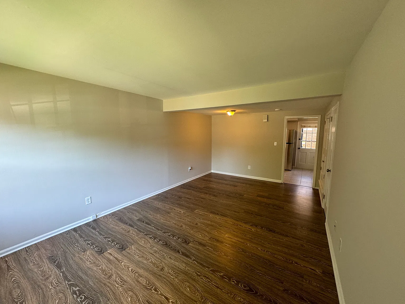 2 bed, 1.5 bath, 900 sqft, $1,595 — Photo 2