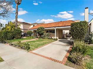 124 N Le Doux Rd, Beverly Hills, CA 90211