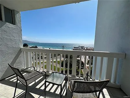 2 bed, 938 sqft, $4,995 — Photo 3