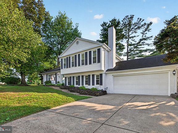 3rd image of 7901 Laural Valley Way