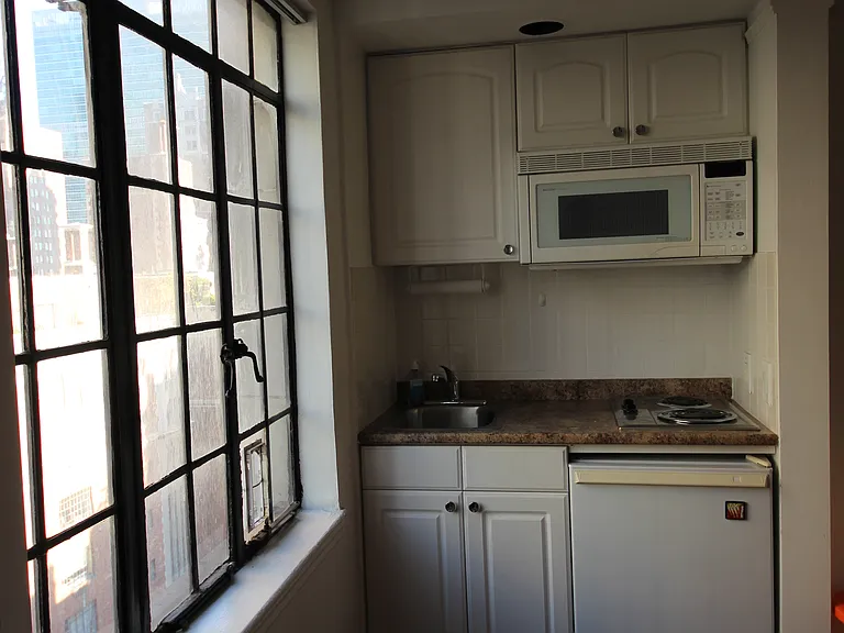 304 E 41st St #1304A — Photo 5