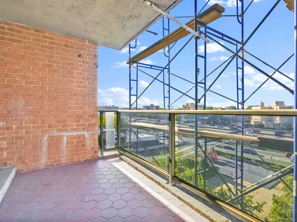 61-20 Grand Central Parkway image 20 of 24