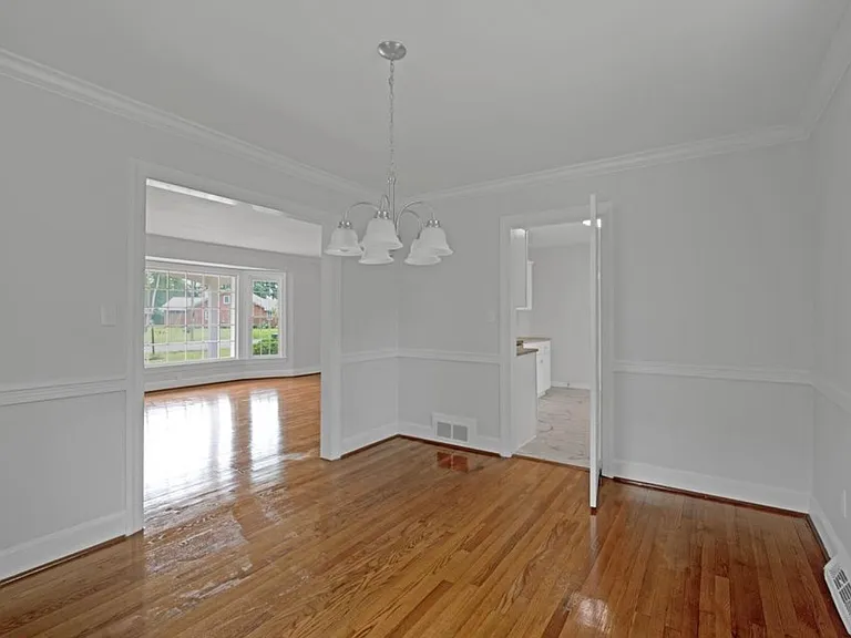 306 Granville Dr — Photo 10