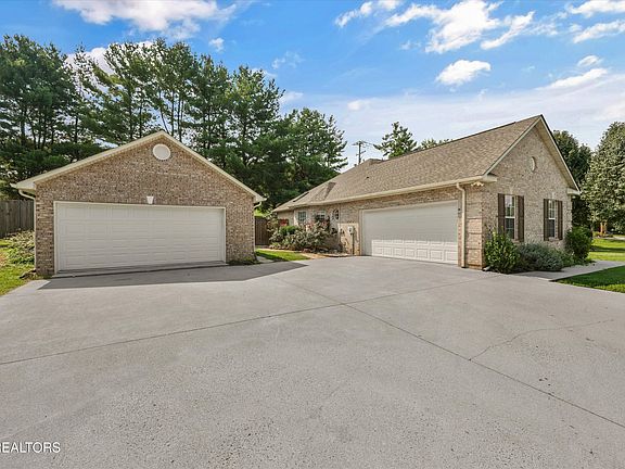 4th image of 2393 Conners Creek Cir