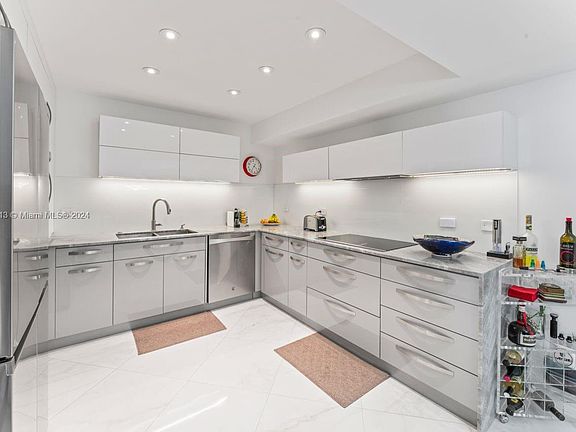 4th image of 9 Island Ave APT 1402