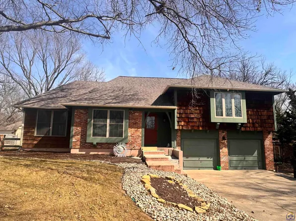 3220 SW Macvicar Ct, Topeka, KS 66611