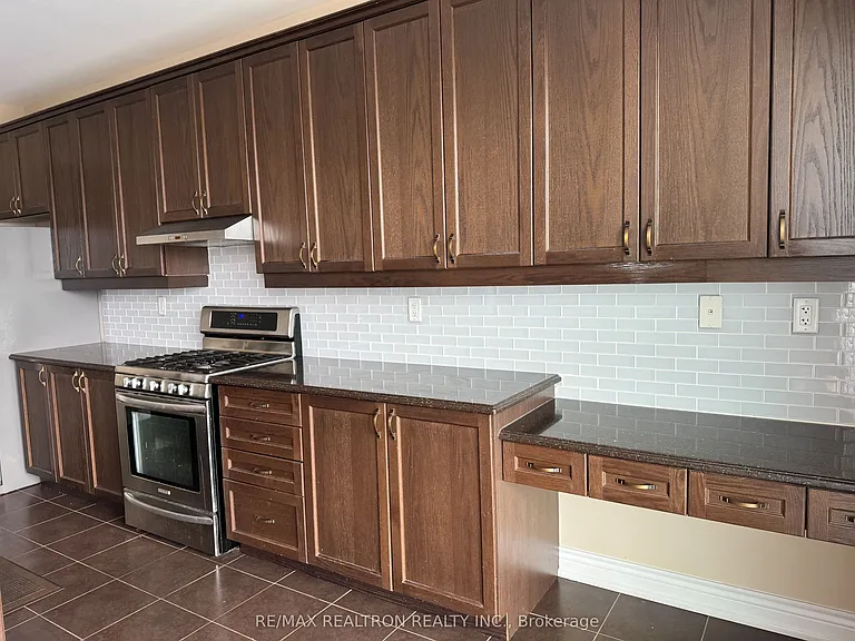 207 Dymott Ave — Photo 4