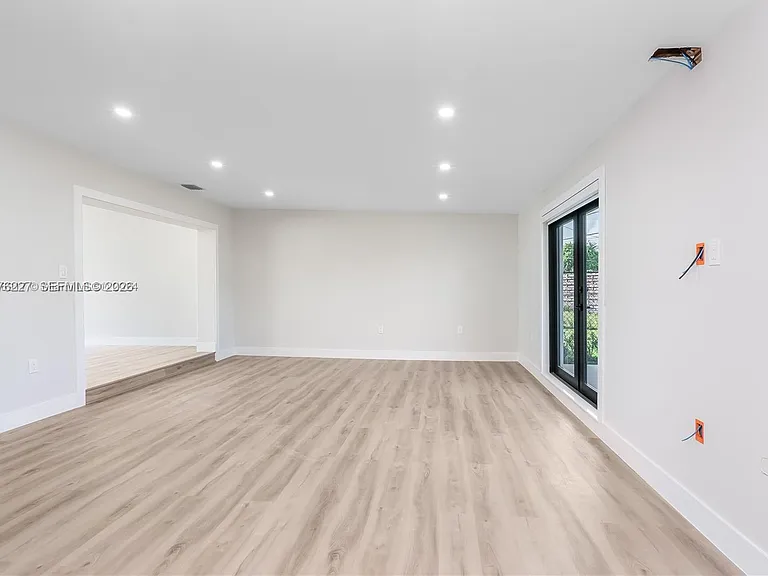 8421 SW 27th Ter — Photo 18