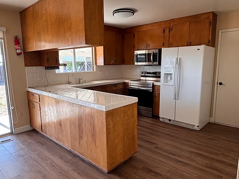 10449 Pioneer Ave — Photo 9
