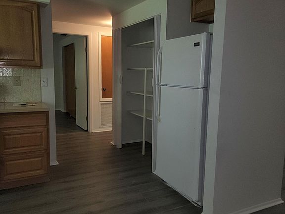 5th image of 230 Monroe Ave