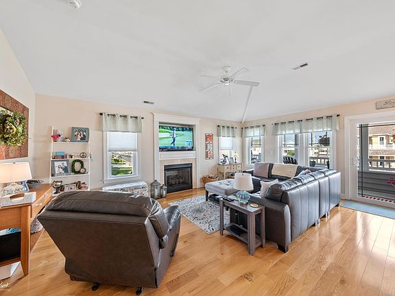 4th image of 3002 Haven Ave Floor 2